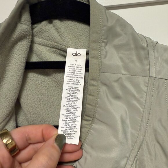 Alo Yoga In Motion Vest - Limestone - Picture 3 of 8